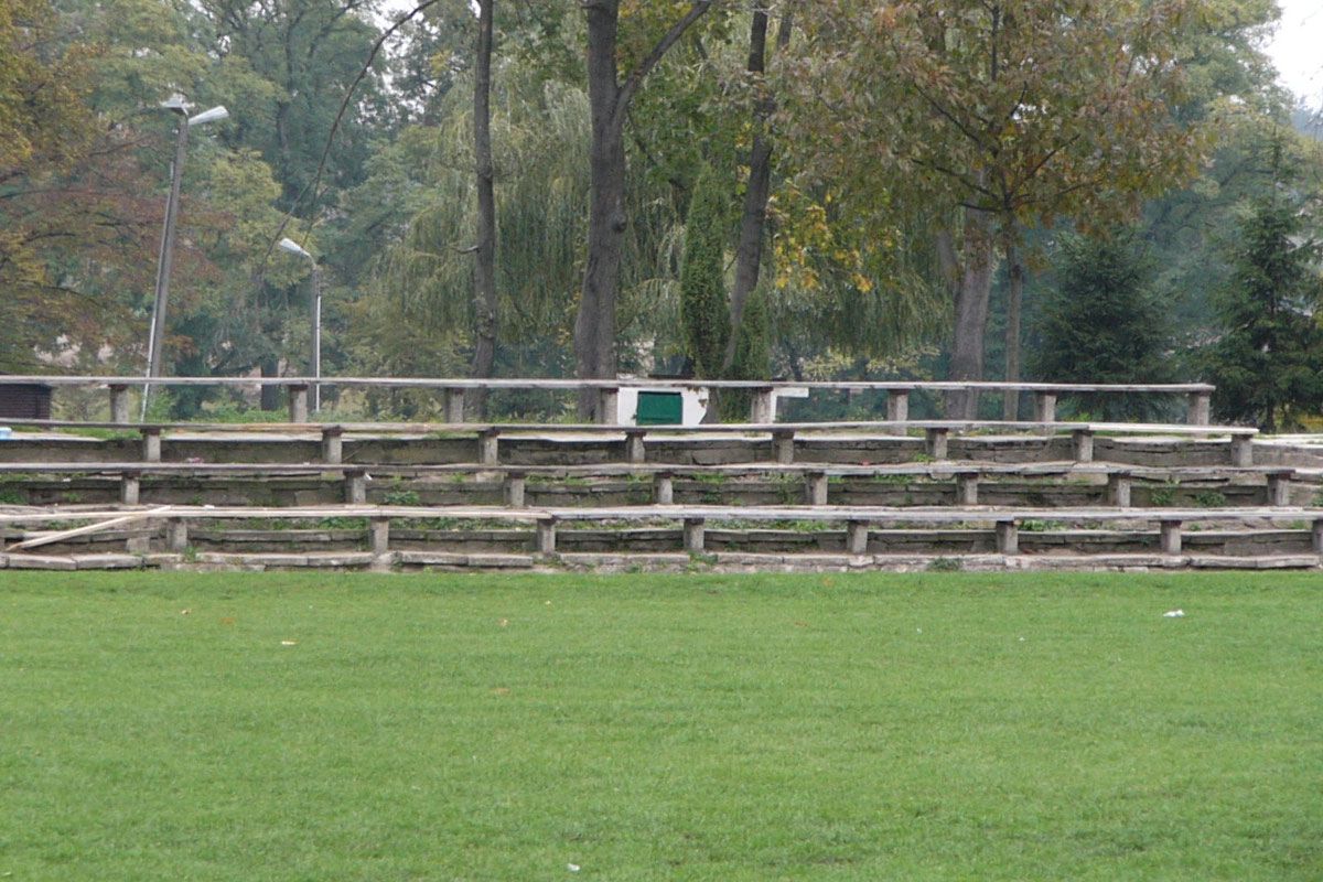 Zdjęcie boiska przy OSIR w Cielądzu - 15 październik 2007