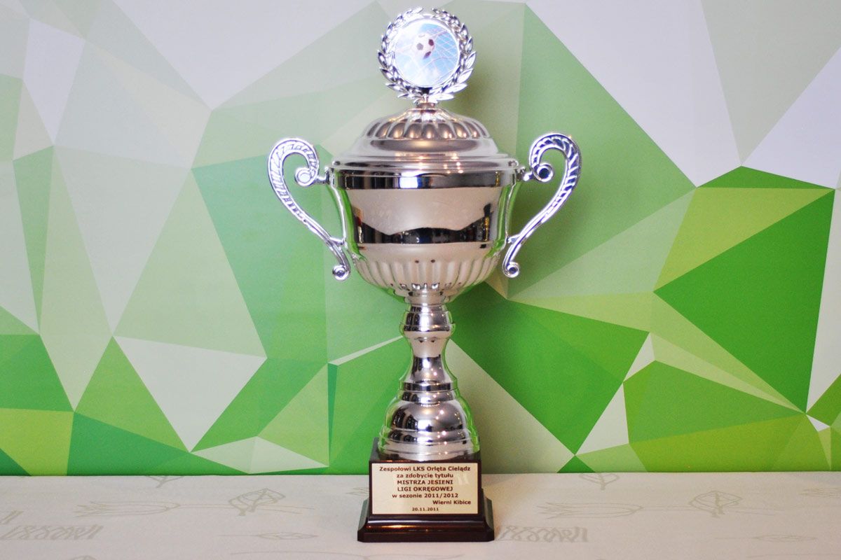 Puchar od Kibiców za Rundę Jesienną Skierniewickiej Klasy Okręgowej w sezonie 2011/2012